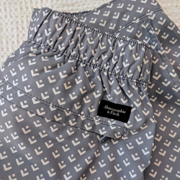 Abercrombie & Fitch Gray Geometric Swim Trunks Shorts XS Mens - Picture 3 of 4